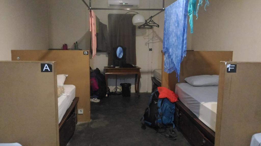 M Box Seminyak Hostel Ngoại thất bức ảnh