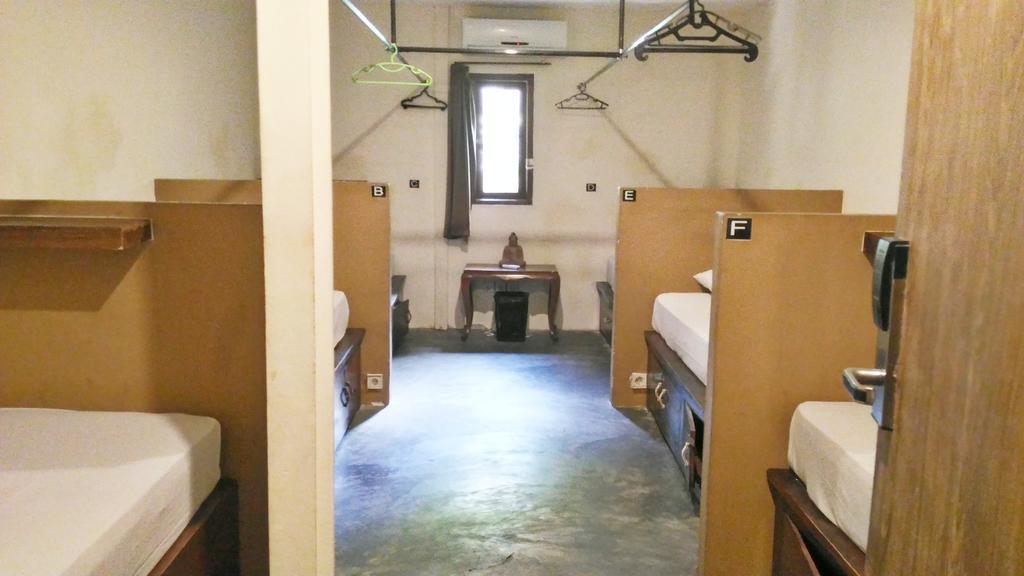 M Box Seminyak Hostel Ngoại thất bức ảnh