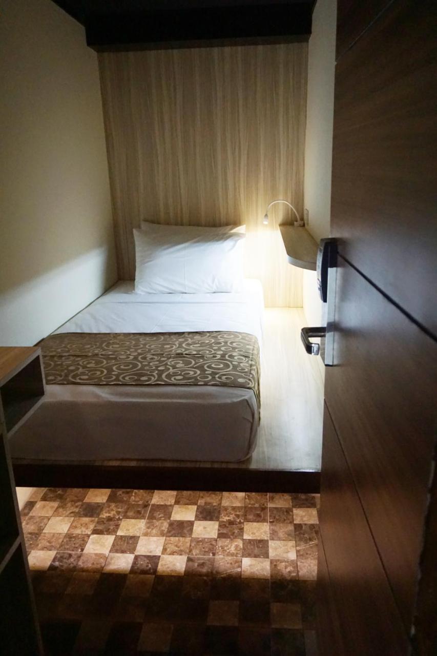 M Box Seminyak Hostel Ngoại thất bức ảnh