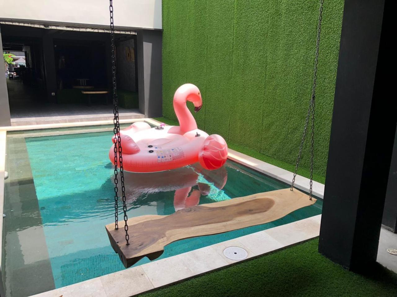 M Box Seminyak Hostel Ngoại thất bức ảnh