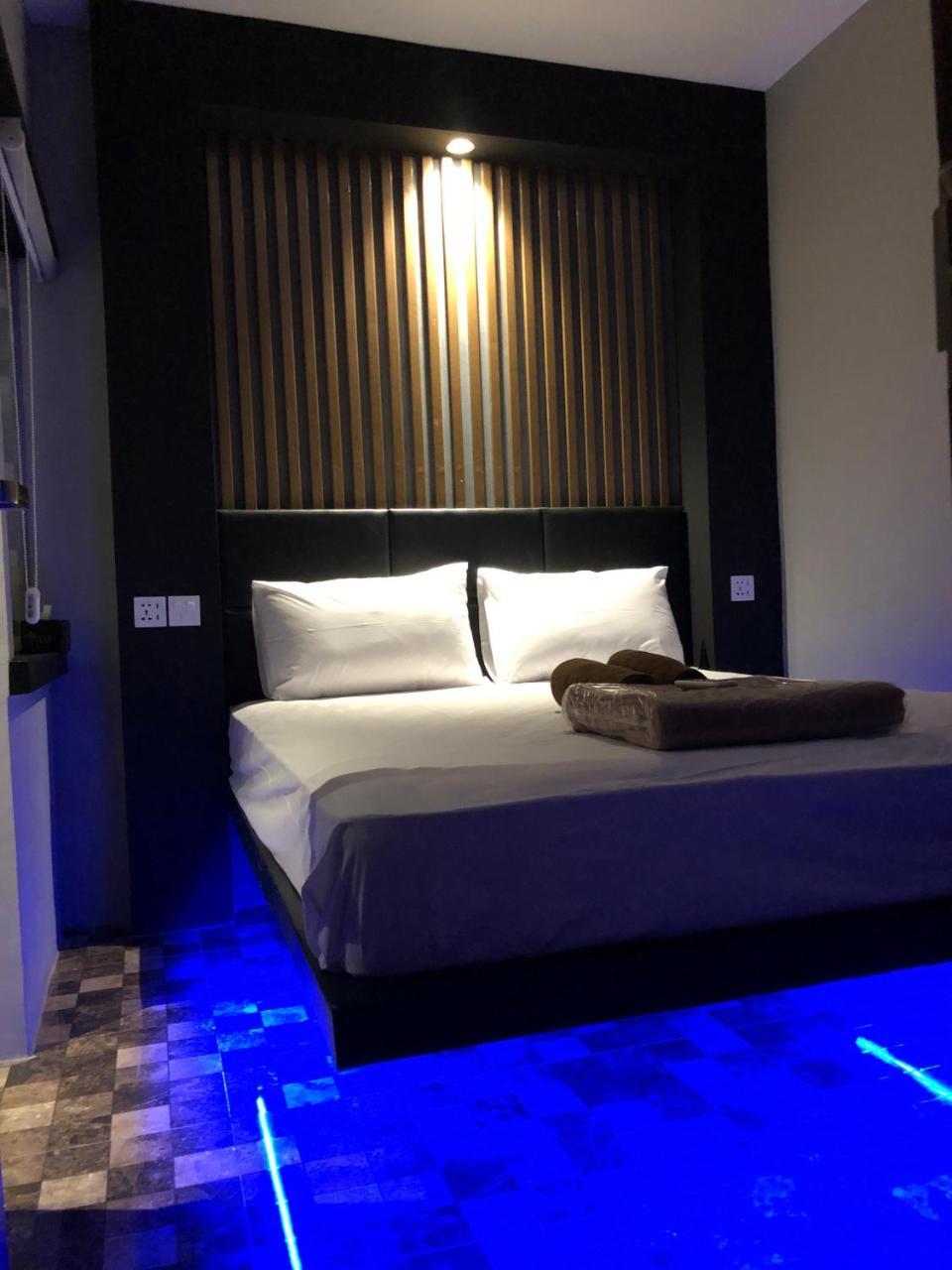 M Box Seminyak Hostel Ngoại thất bức ảnh